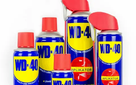 Zestaw puszek WD-40, idealny do usunięcia kleju po taśmie z drewna. Wielofunkcyjny produkt w sprayu.