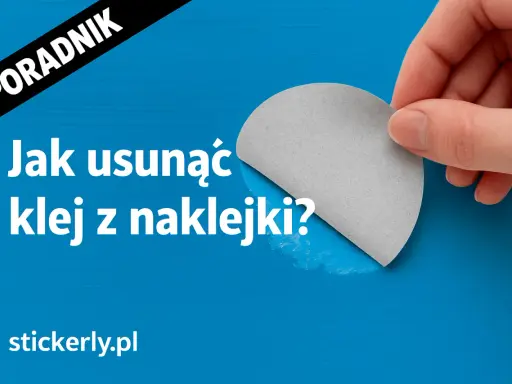 Poradnik: jak usunąć klej z naklejki? Dłoń odkleja szary fragment, ukazując lepkie pozostałości.