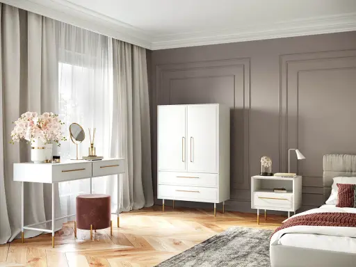 Elegancka sypialnia z białymi meblami i szarymi ścianami. Idealne pytanie: jaki kolor ścian do białych mebli w sypialni?