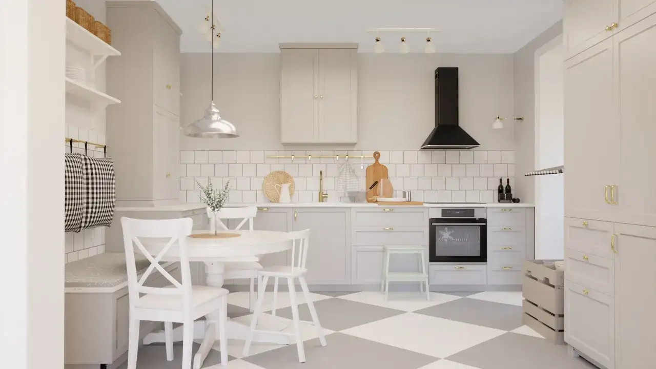 Jasna, nowoczesna ikea kuchnia projekt z białymi meblami, złotymi uchwytami i czarnym okapem. W rogu okrągły st&oacute;ł z krzesłami.
