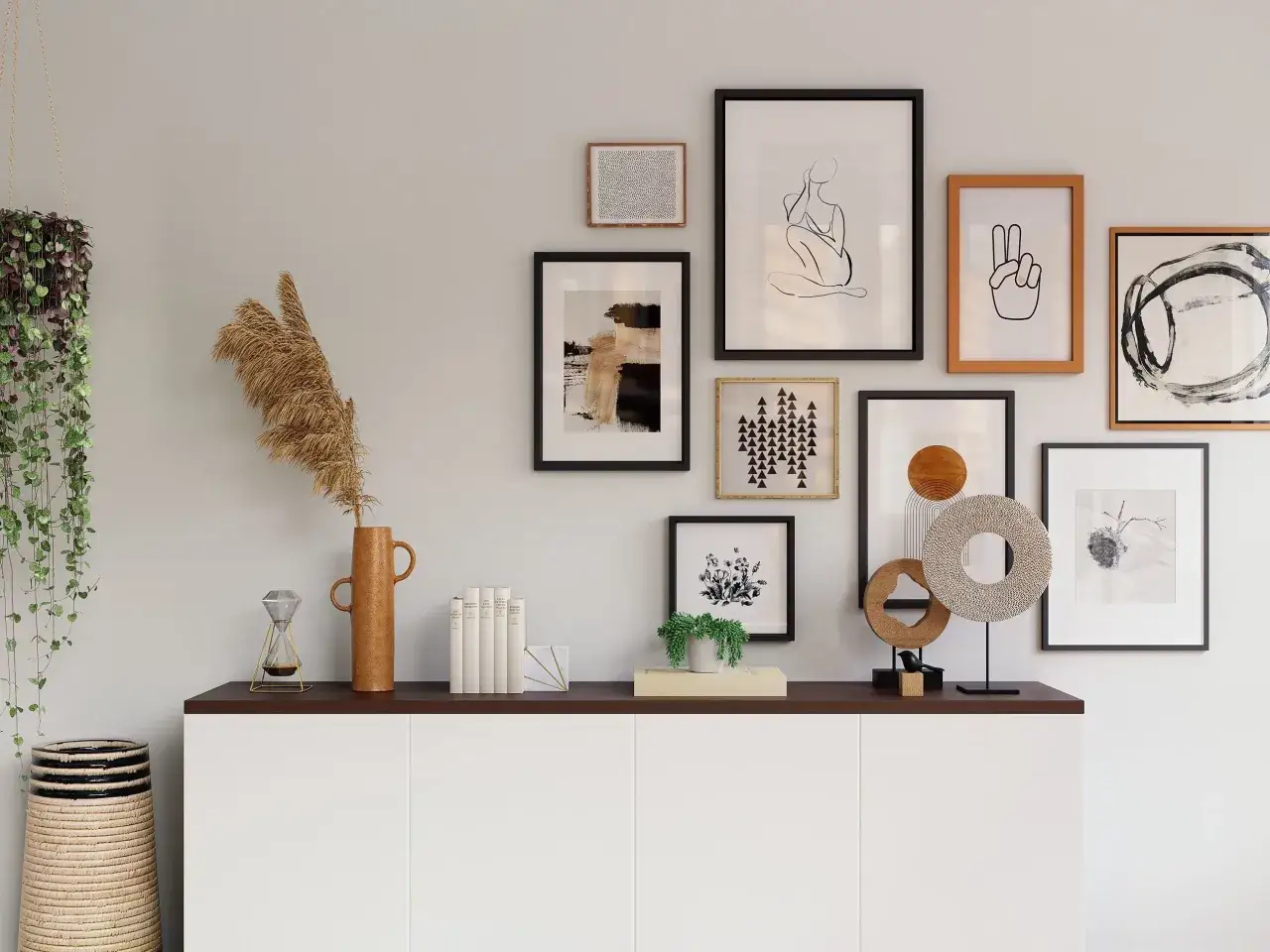 Galeria obrazów nad komodą w salonie: abstrakcje, grafiki, rośliny i dekoracje. Idealna inspiracja, co powiesić nad komodą w salonie.